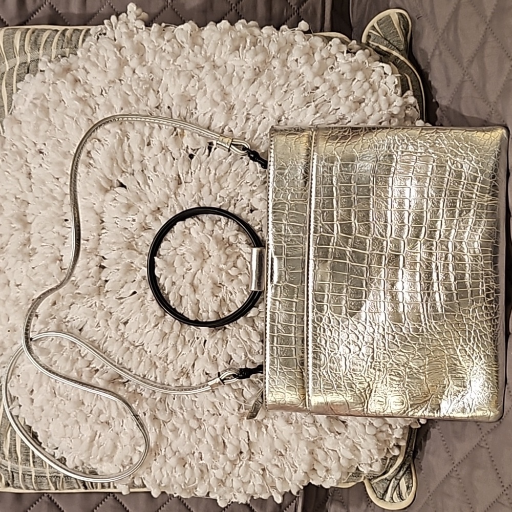 Thacker Crossbody Bag - Picture 7 of 16